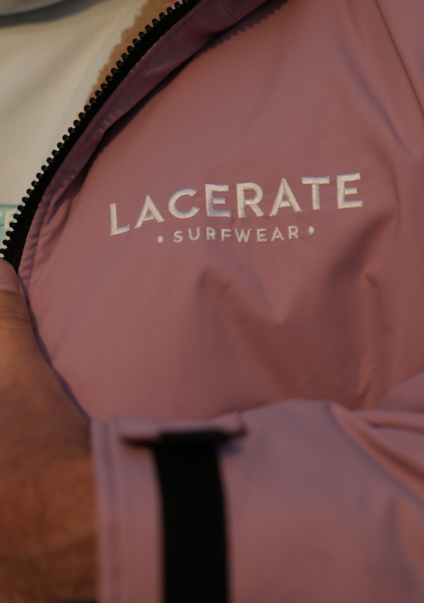 Surfwear, Oversize Shirt, Lacerate Surf, Surfbrand, Surfclothes, Organic Oversize Shirt, best Surfbaand, Best Surfponcho, best dryrobe